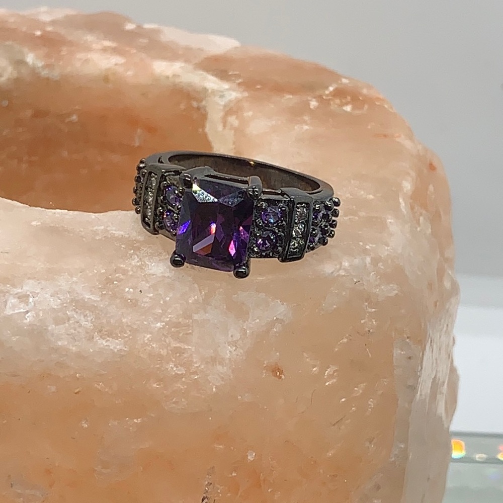 Black with Purple Stone ring size 8